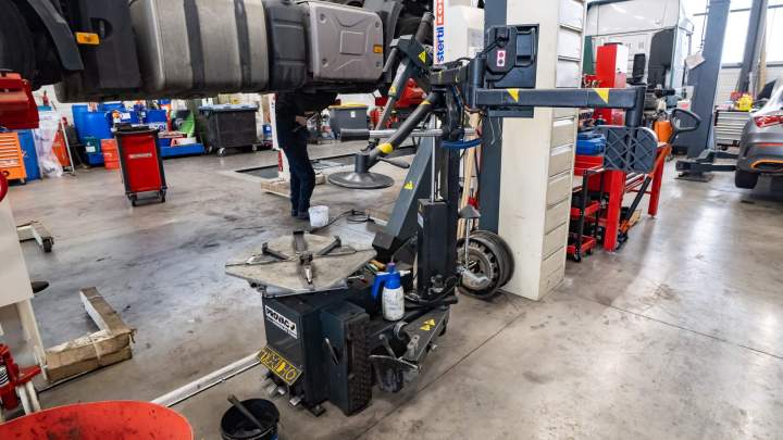 Contrôle système de freinage poids lourd Le Coudray-Montceaux