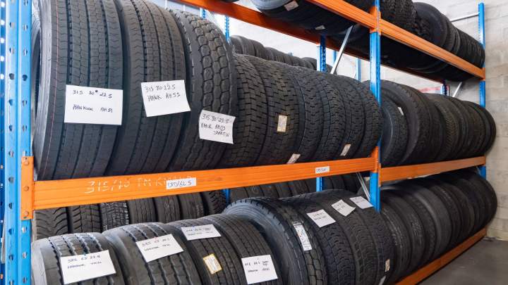Garage poids lourds - Coudray-Montceaux