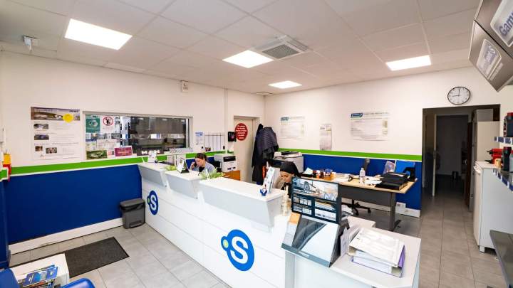 Garage poids lourds - Coudray-Montceaux
