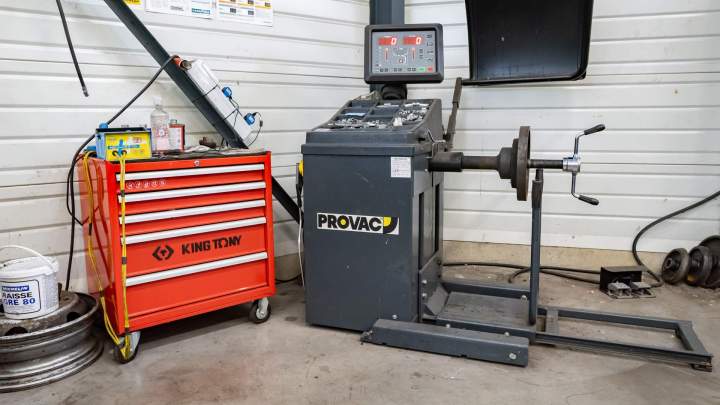 Garage poids lourds - Coudray-Montceaux