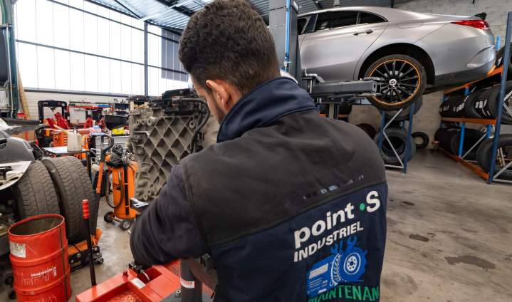 Garage poids lourds - Coudray-Montceaux