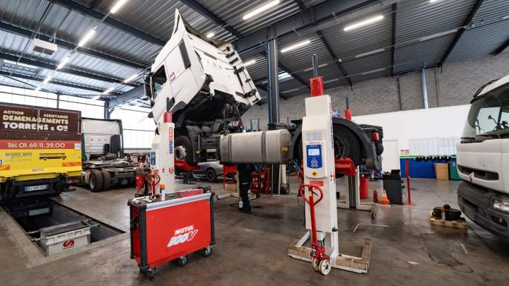 Garage poids lourds - Coudray-Montceaux