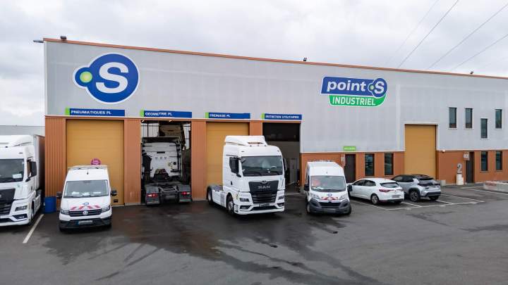 Garage poids lourds - Coudray-Montceaux