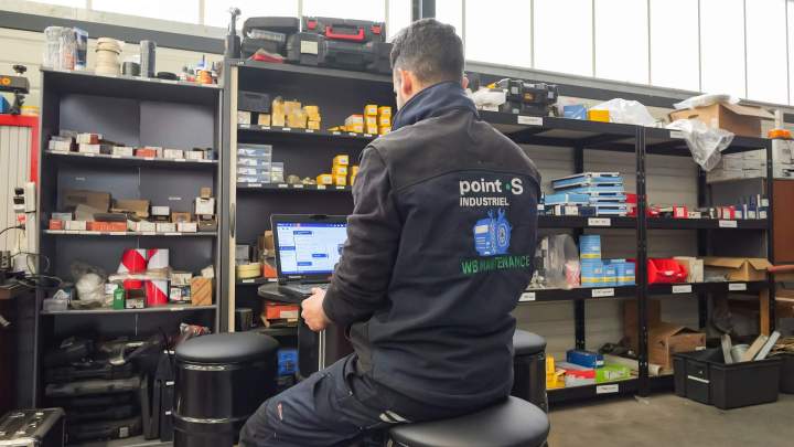 Garage poids lourds - Coudray-Montceaux
