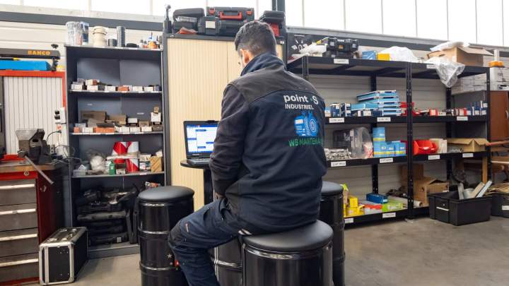 Garage poids lourds - Coudray-Montceaux