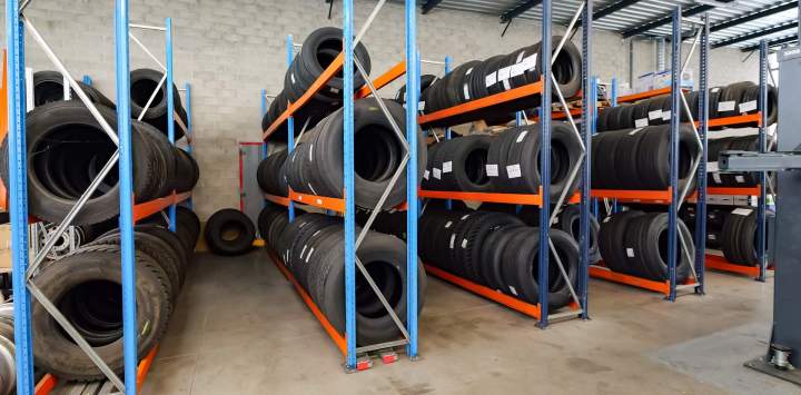 Garage poids lourds - Coudray-Montceaux